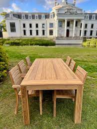 tuinstoelen en tafel