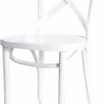 witte houten stoelen