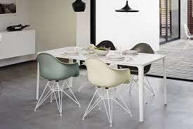 moderne eettafel met stoelen